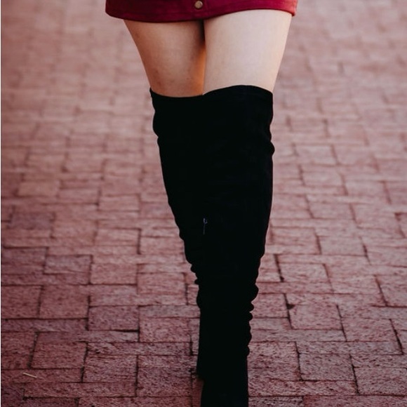 Black Faux Suede Over-the-Knee Boots Size 8 - Picture 1 of 5
